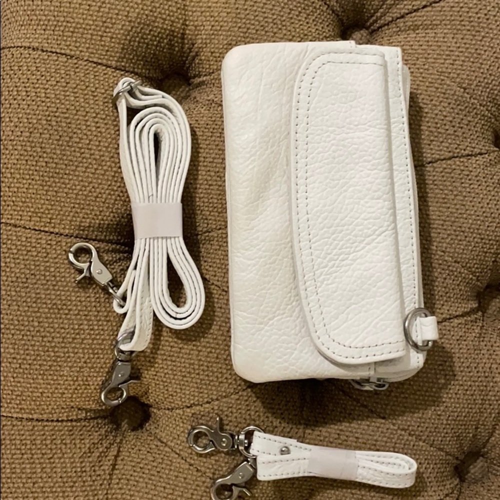AmeriLeather Mia Leather Wristlet/Crossbody Purse